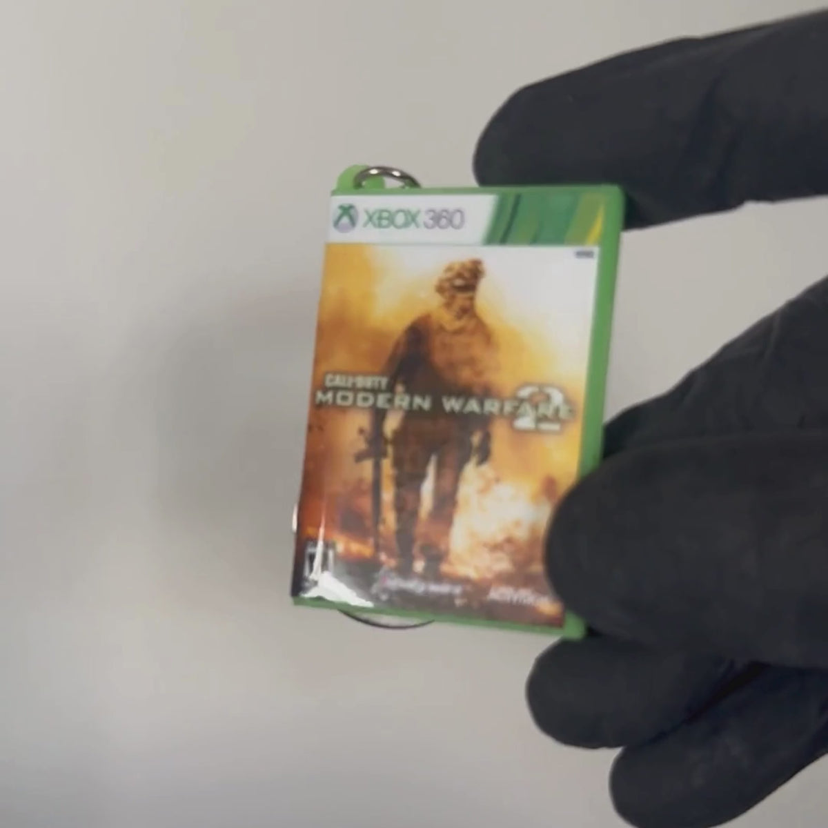 Call of Duty: Modern Warfare 2 – Xbox 360 Mini Game Case Keychain