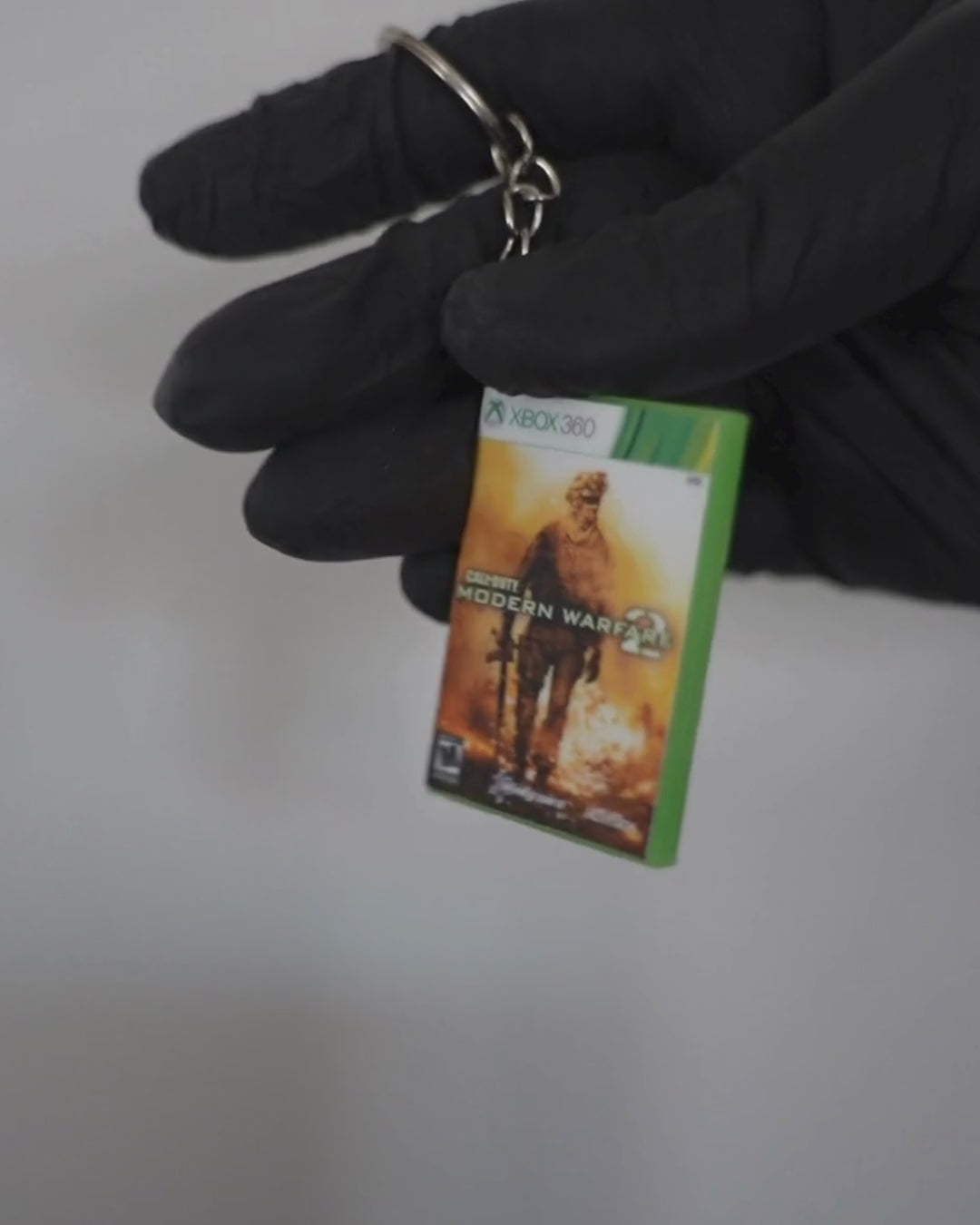 Call of Duty: Modern Warfare 2 – Xbox 360 Mini Game Case Keychain